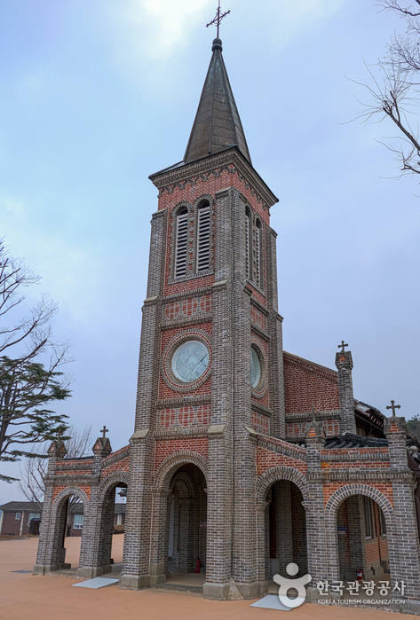 罗岩圣堂(华山天主教会)화산천주교회(나바위 성당)