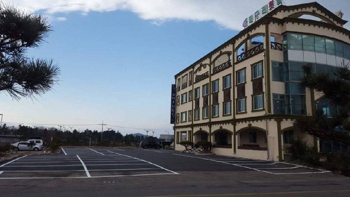 Meoguri Hoetjip ( 머구리횟집 ) Meoguri Hoetjip ( 머구리횟집 )