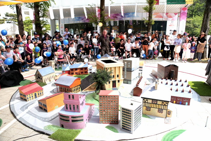 京畿世界陶瓷双年展(경기세계도자비엔날레)