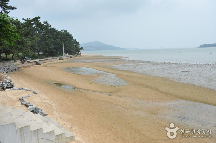 鋸頭海水浴場(톱머리 해수욕장)