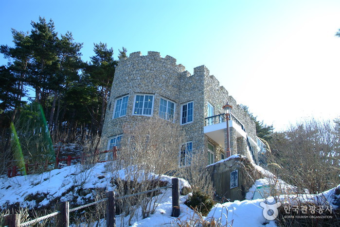 Castle at Hwajinpo (화진포의 성(김일성별장))