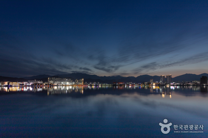 Cheongchoho Lake (청초호)