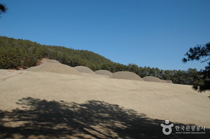 Buyeo Neungsan-ri Ancient Tombs [UNESCO World Heritage] (부여 능산리 고분군 [유네스코 세계문화유산])