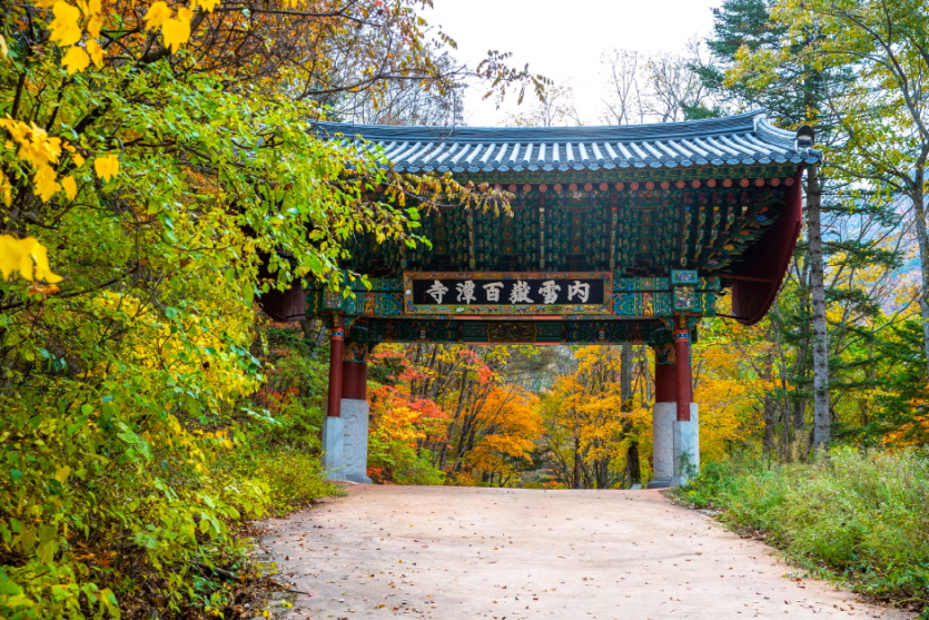 Baekdamsa Temple (백담사)