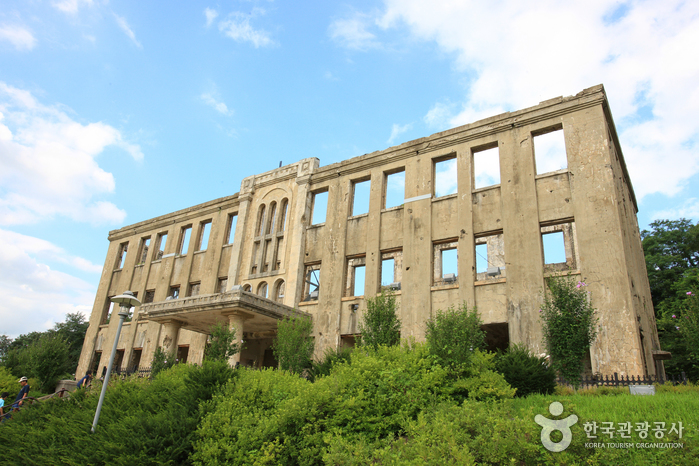 Haus der Arbeiterpartei Cheorwon (철원 노동당사) Haus der Arbeiterpartei Cheorwon (철원 노동당사)