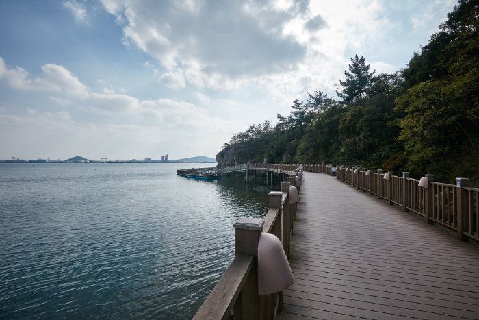 Gatbawi Culture Town (갓바위 문화타운)