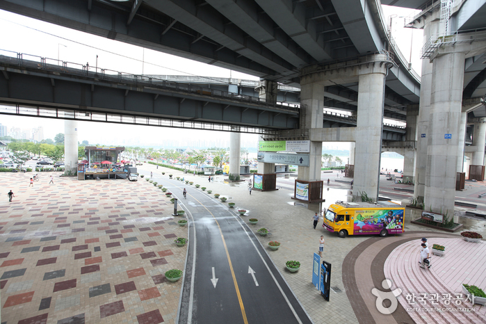 Hangang-Park Ttukseom (한강시민공원 뚝섬지구(뚝섬한강공원))