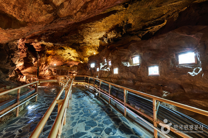 Höhle Cheongokdonggul (천곡황금박쥐동굴) Höhle Cheongokdonggul (천곡황금박쥐동굴)