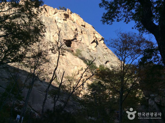 Höhle Geumganggul (금강굴)