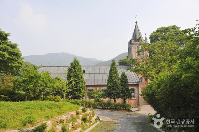 Iglesia Católica Pungsuwon de Hoengseong (횡성 풍수원천주교회(풍수원성당))