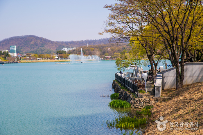 Complejo Recreativo del Estanque Suseong (수성못 유원지)